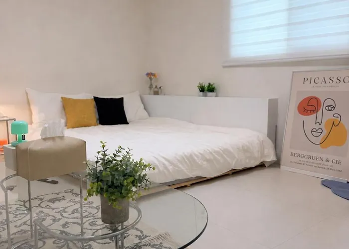 New Cozy 2b1r 1f 10 Min To Coex N Daechi 아파트 서울특별시